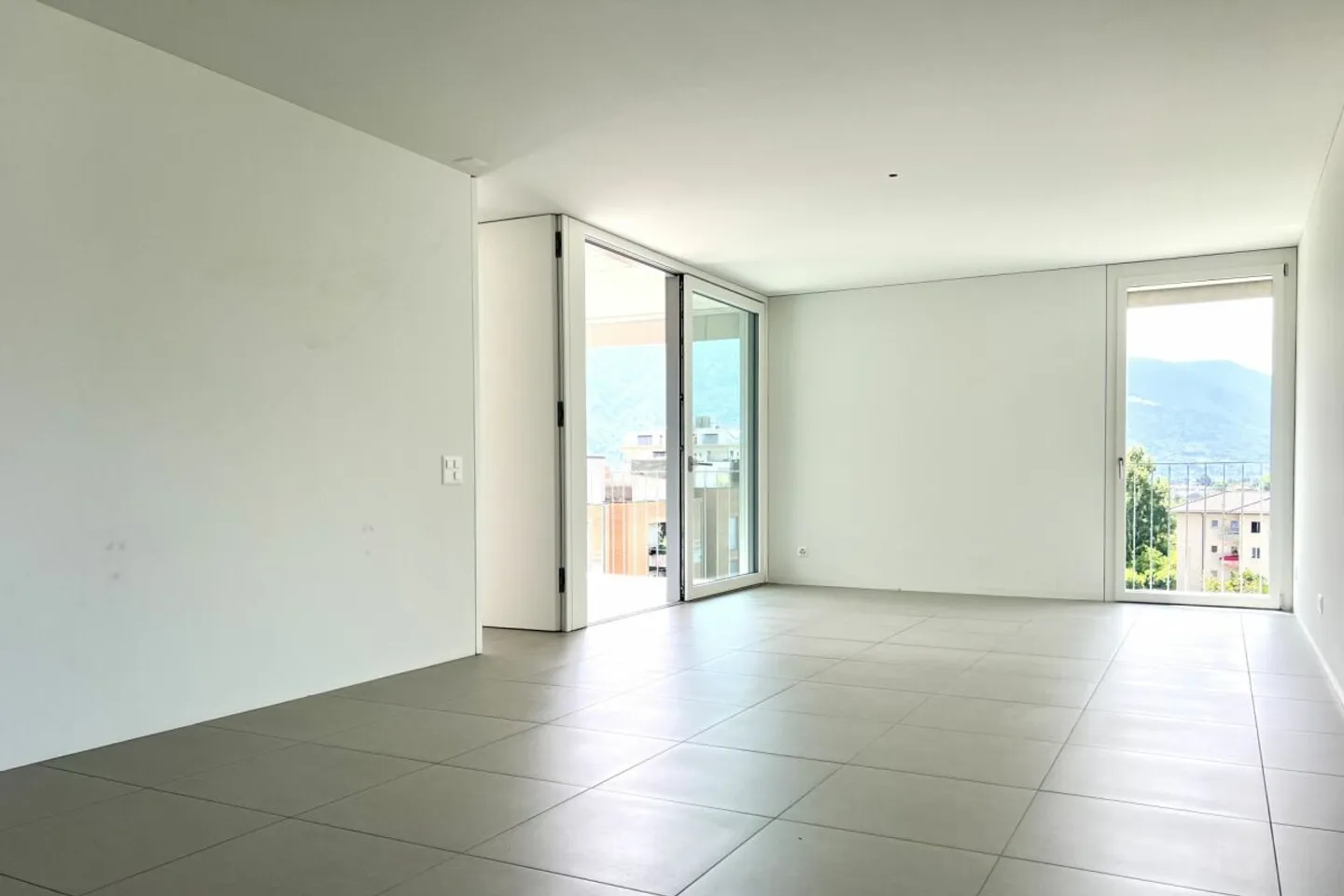 Appartamento soleggiato di 3,5 locali in un piccolo palazzo in posizione centrale - Foto 6 di 13