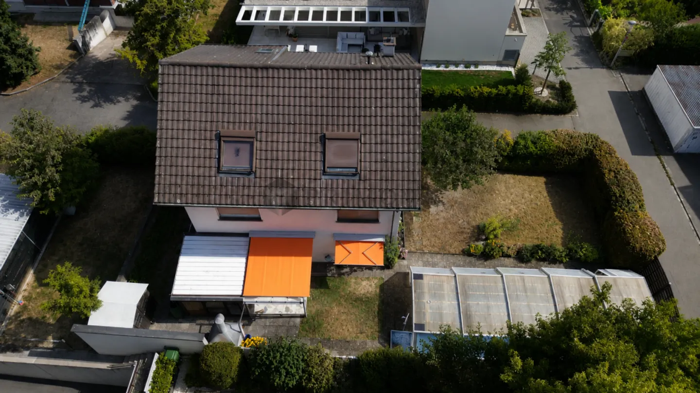 Charming Family Home with Pool - Photo 3 of 4