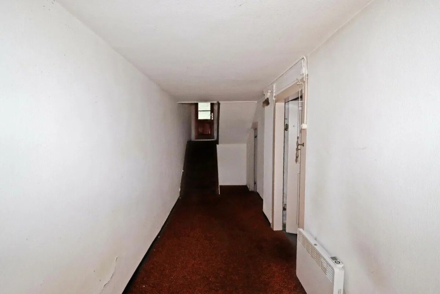 Incantevole casa a schiera con ampio giardino in posizione centrale e soleggiata a Luchsingen GL - Foto 11 di 13