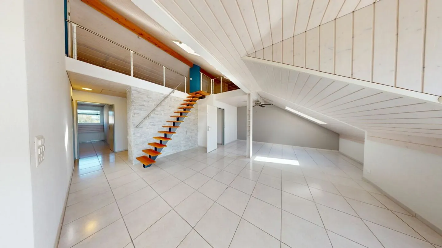 Spacious Maisonette with Balcony - Photo 2 of 10