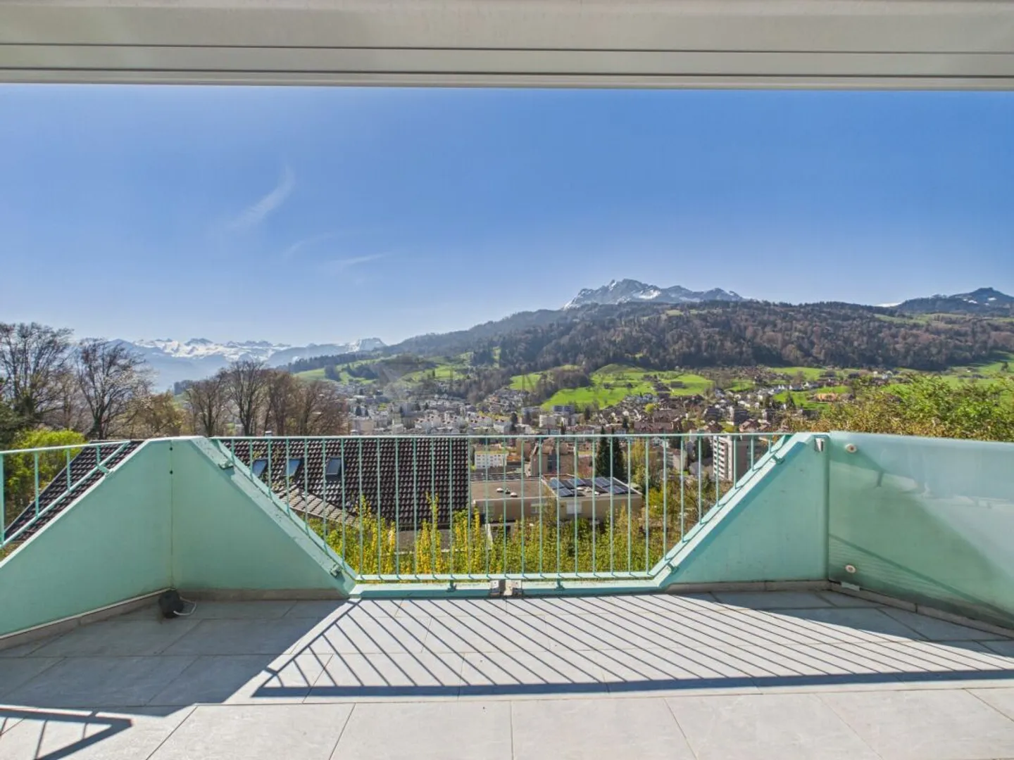 Charmante Doppelhaushälfte mit Bergblick - Foto 2 von 13