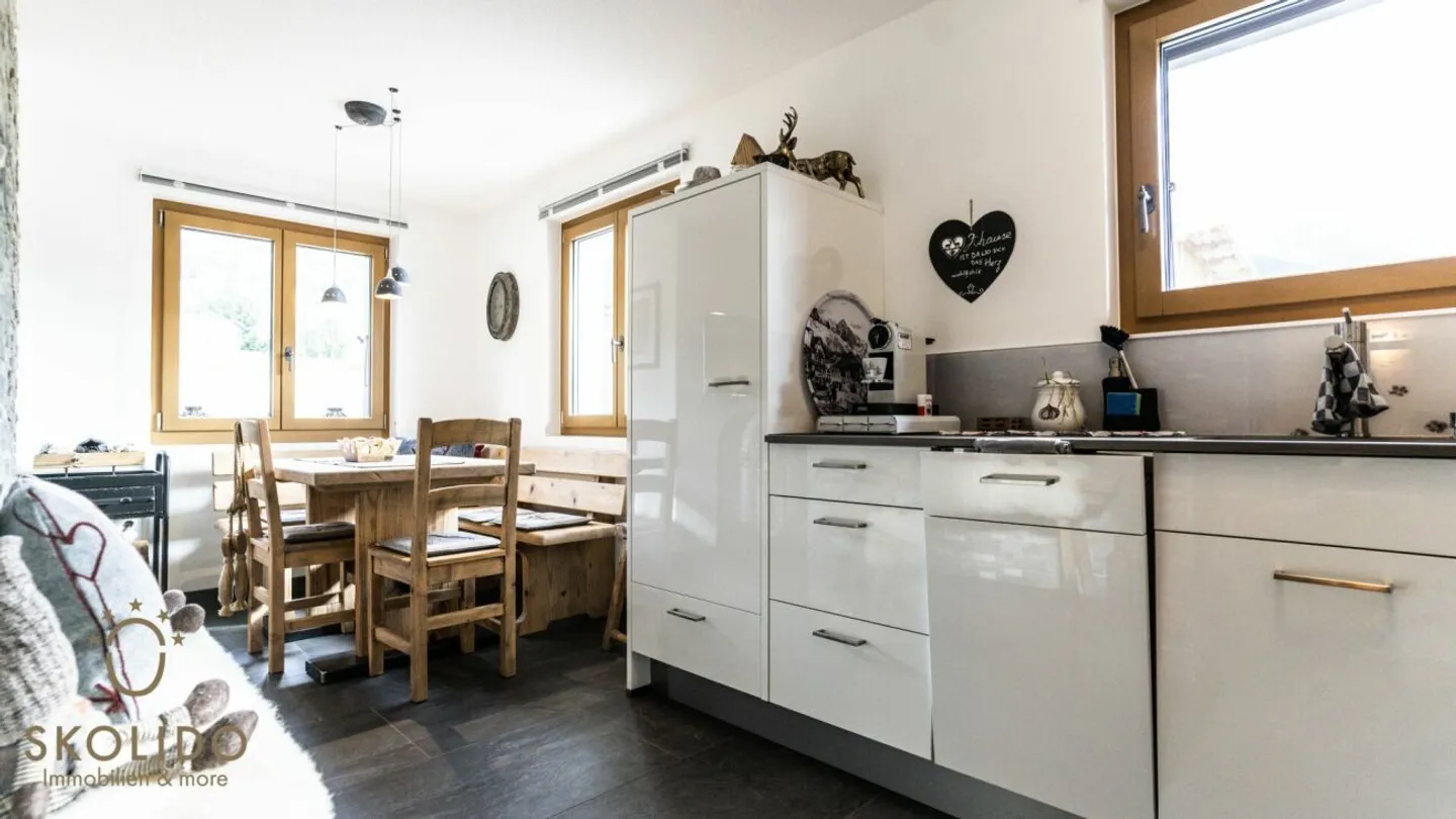 Appartamento ristrutturato di alta qualità nel fascino alpino in una posizione centrale - Foto 6 di 13