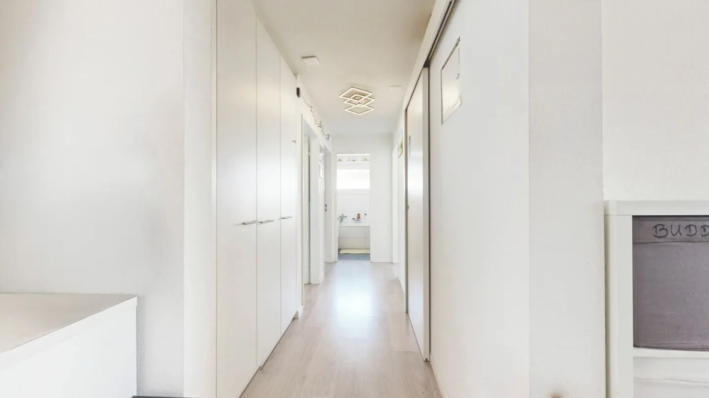 Appartement bien entretenu avec balcon, cave, grenier et place de parking - Photo 8 sur 13