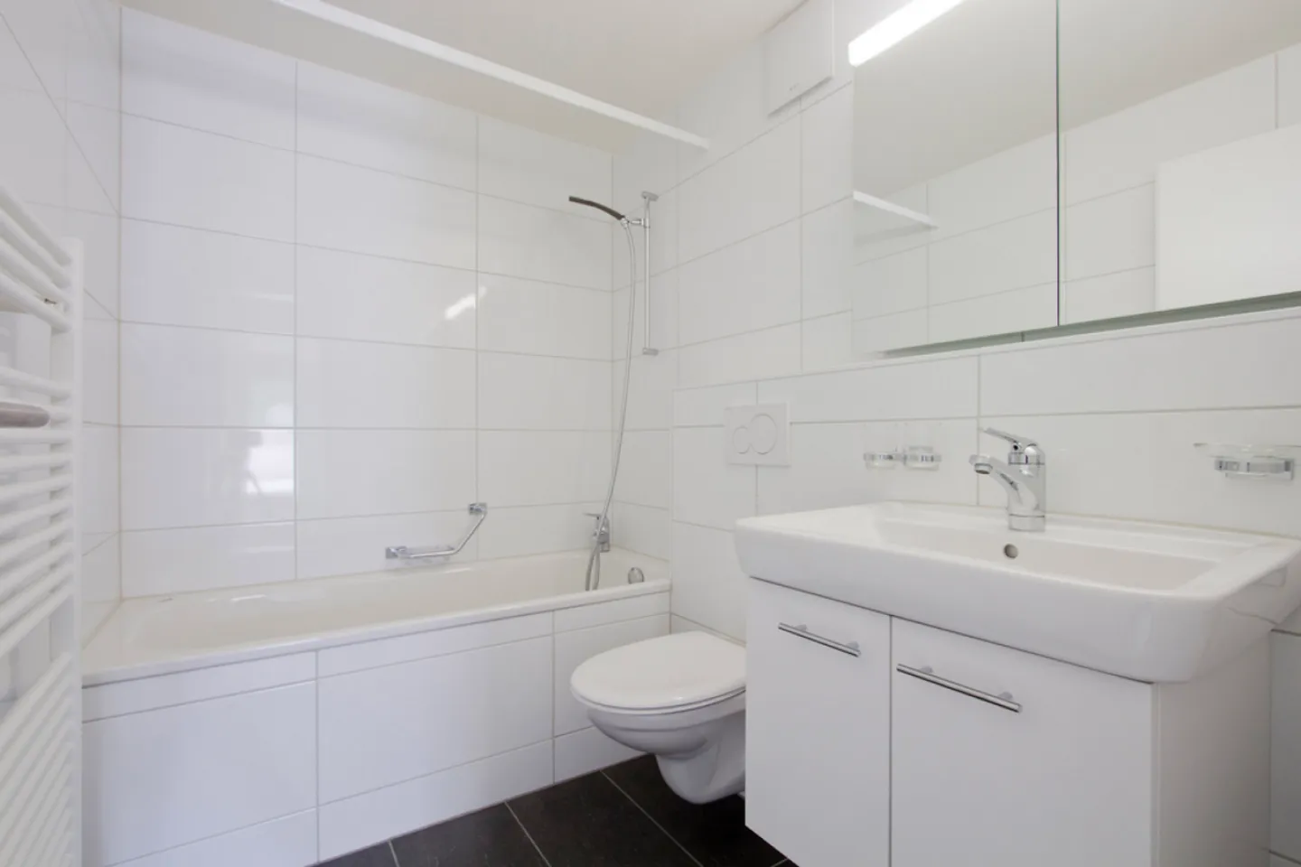 Sunny penthouse apartment with large roof terrace - Photo 10 of 11