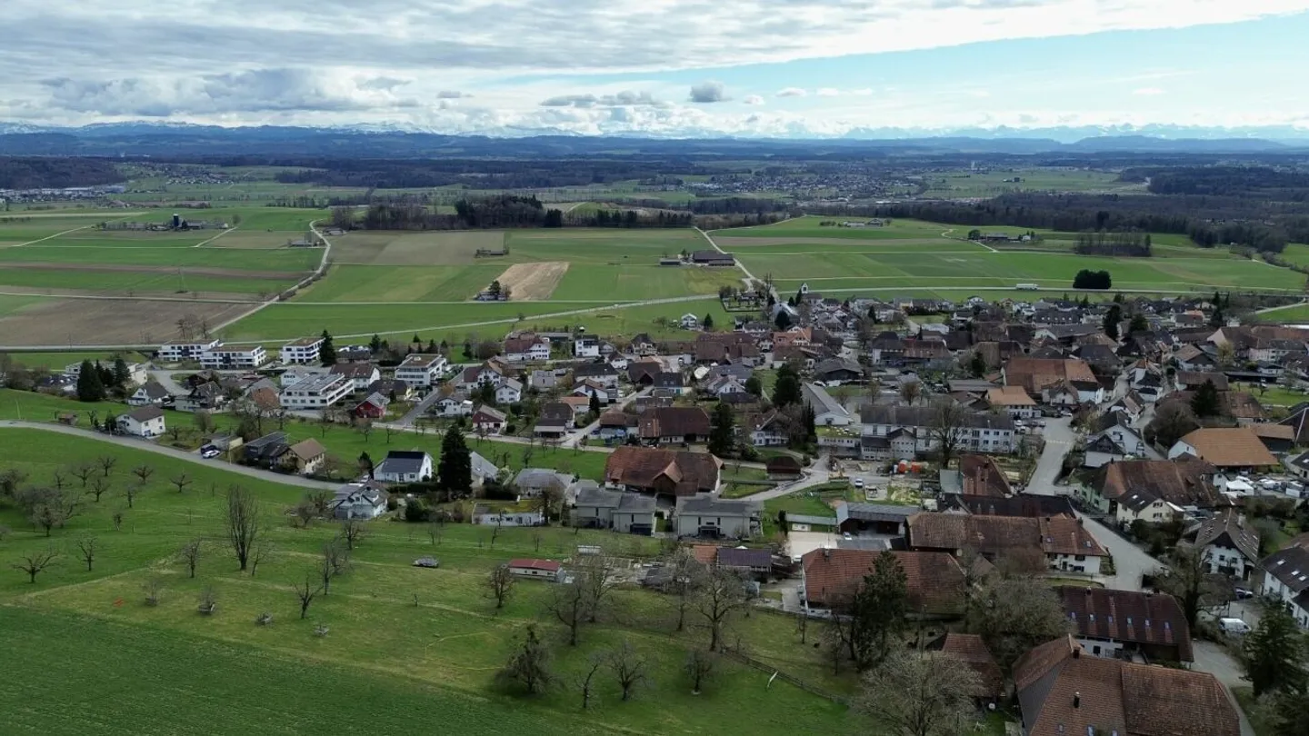 Terreno panoramico soleggiato in posizione elevata con vista sulle Alpi - Foto 6 di 8