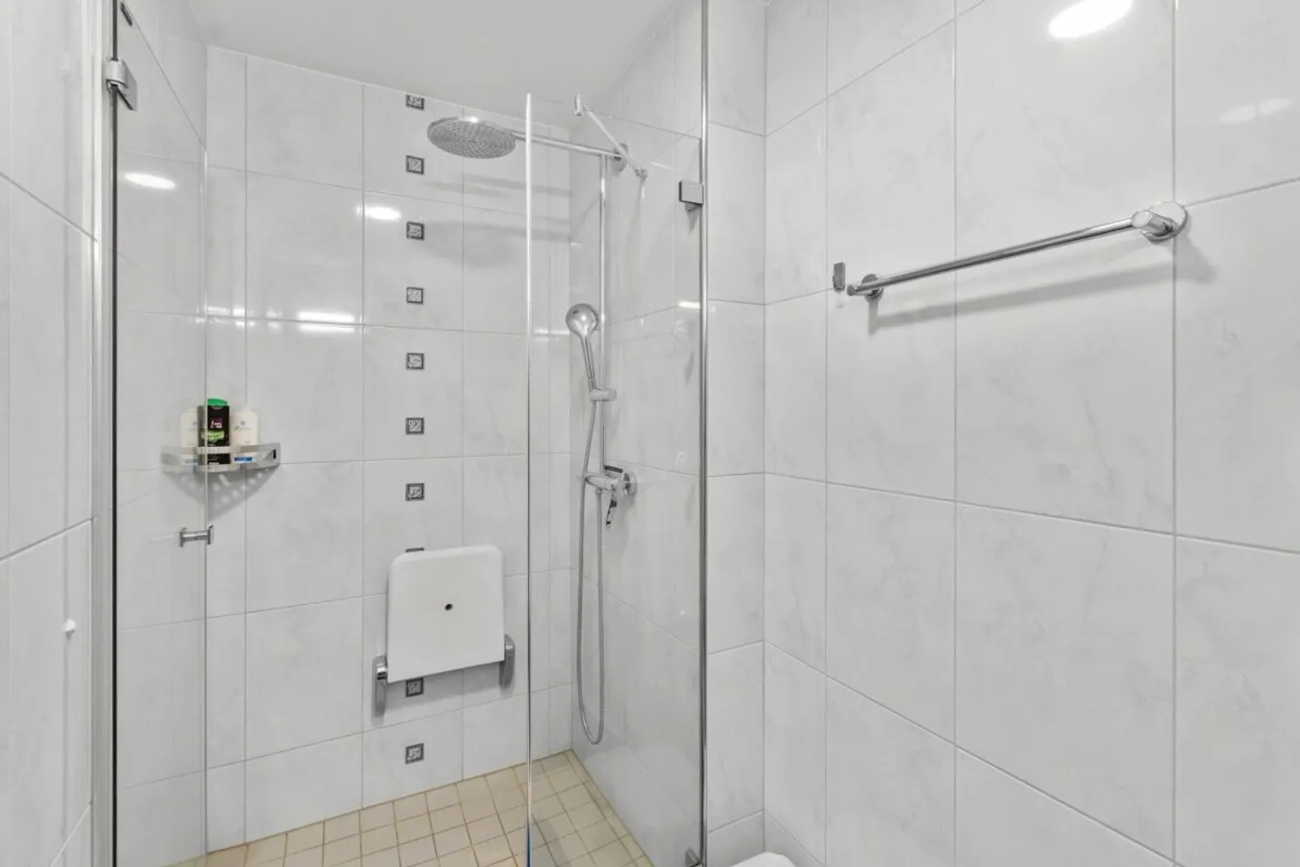 Modern Apartment in Central Lachen - Photo 5 of 9