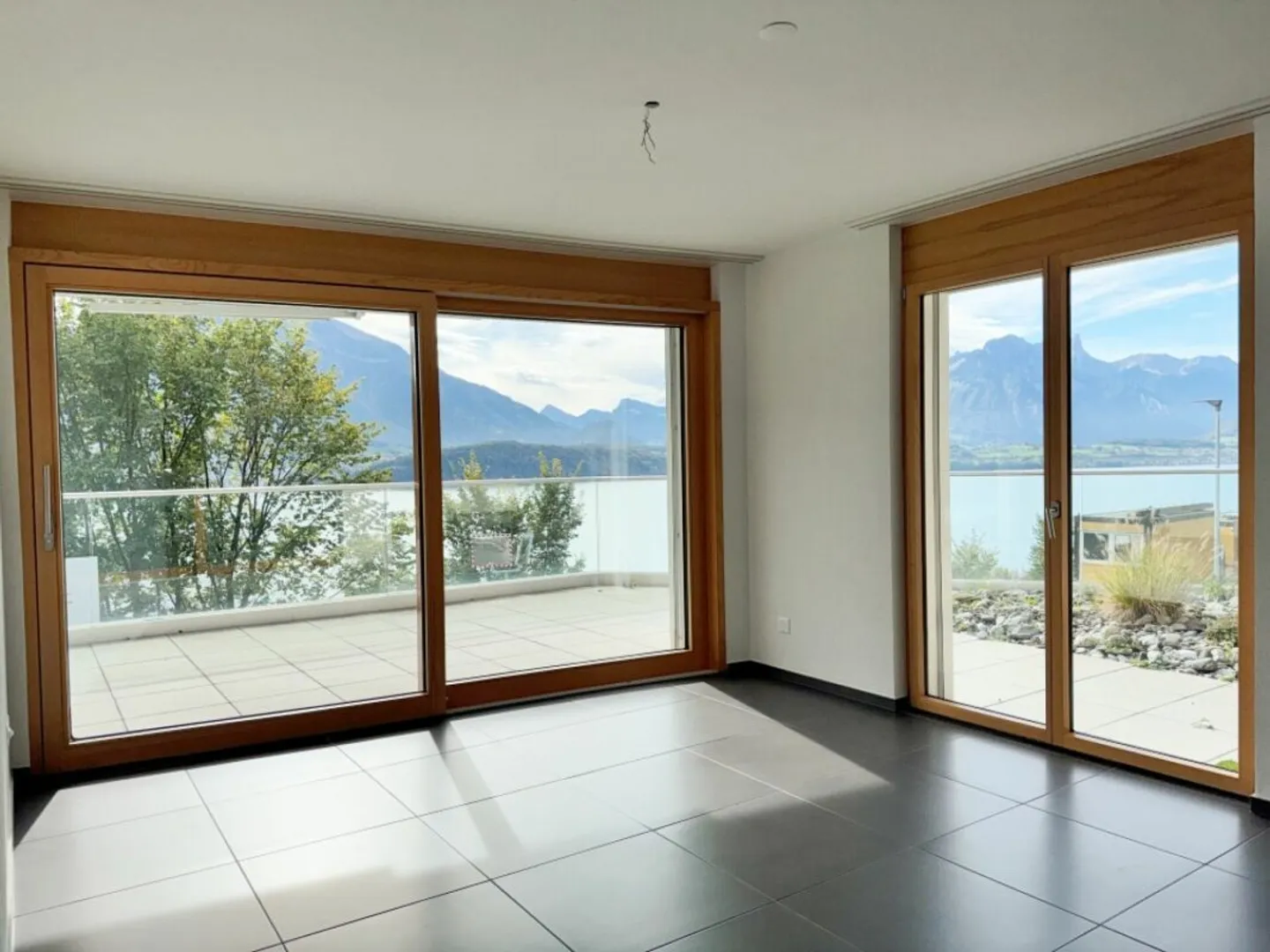 Bellevue Apartment - Photo 3 of 9