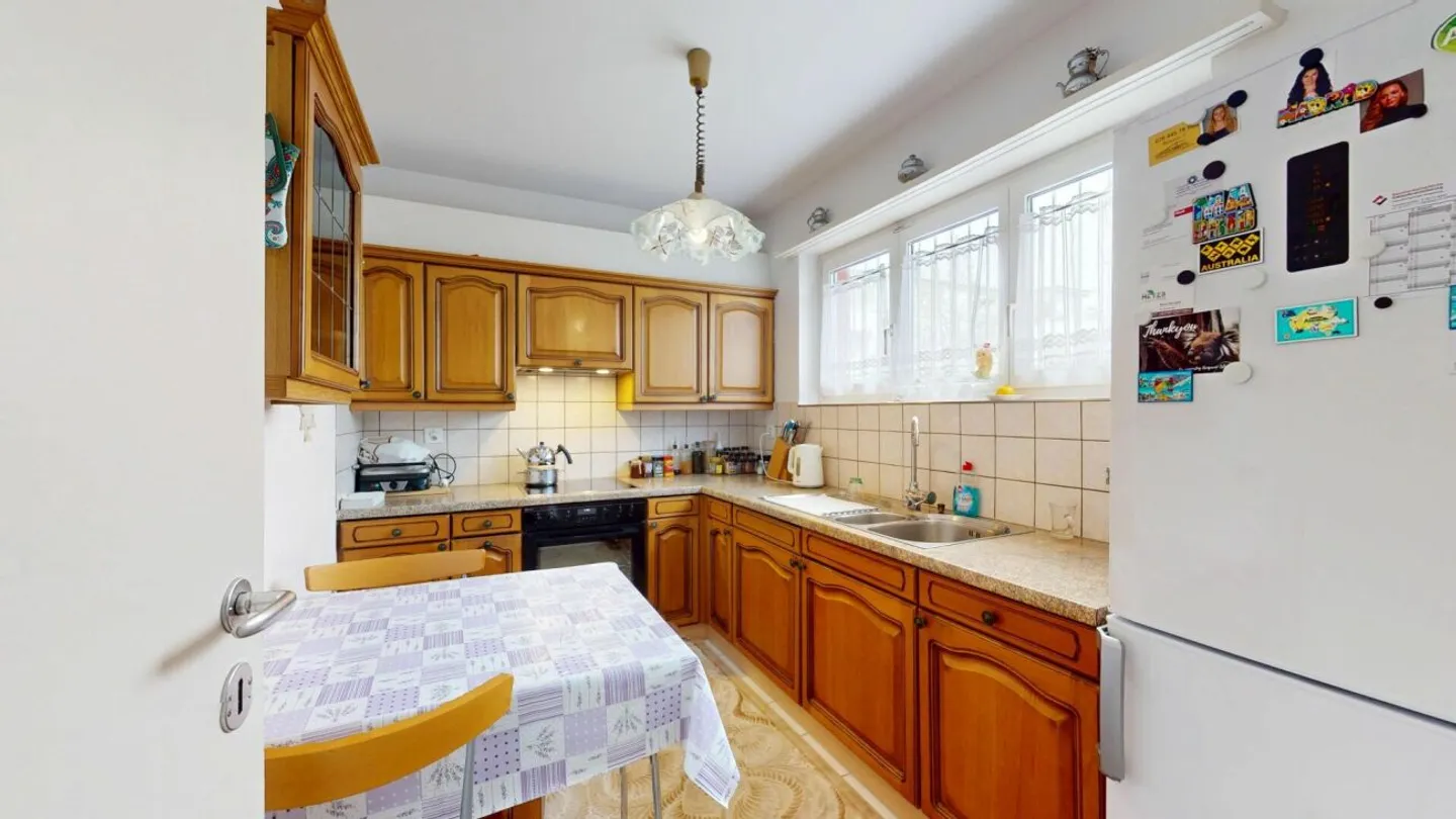 Casa familiare in una posizione tranquilla e centrale a Reinach BL - Foto 3 di 6