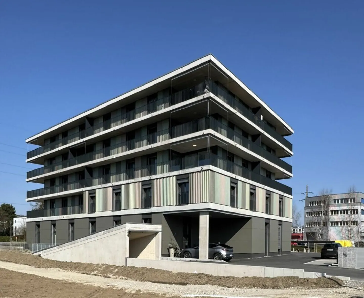 Attractive office & practice space directly at Buchs-Dällikon train station - Photo 1 of 5