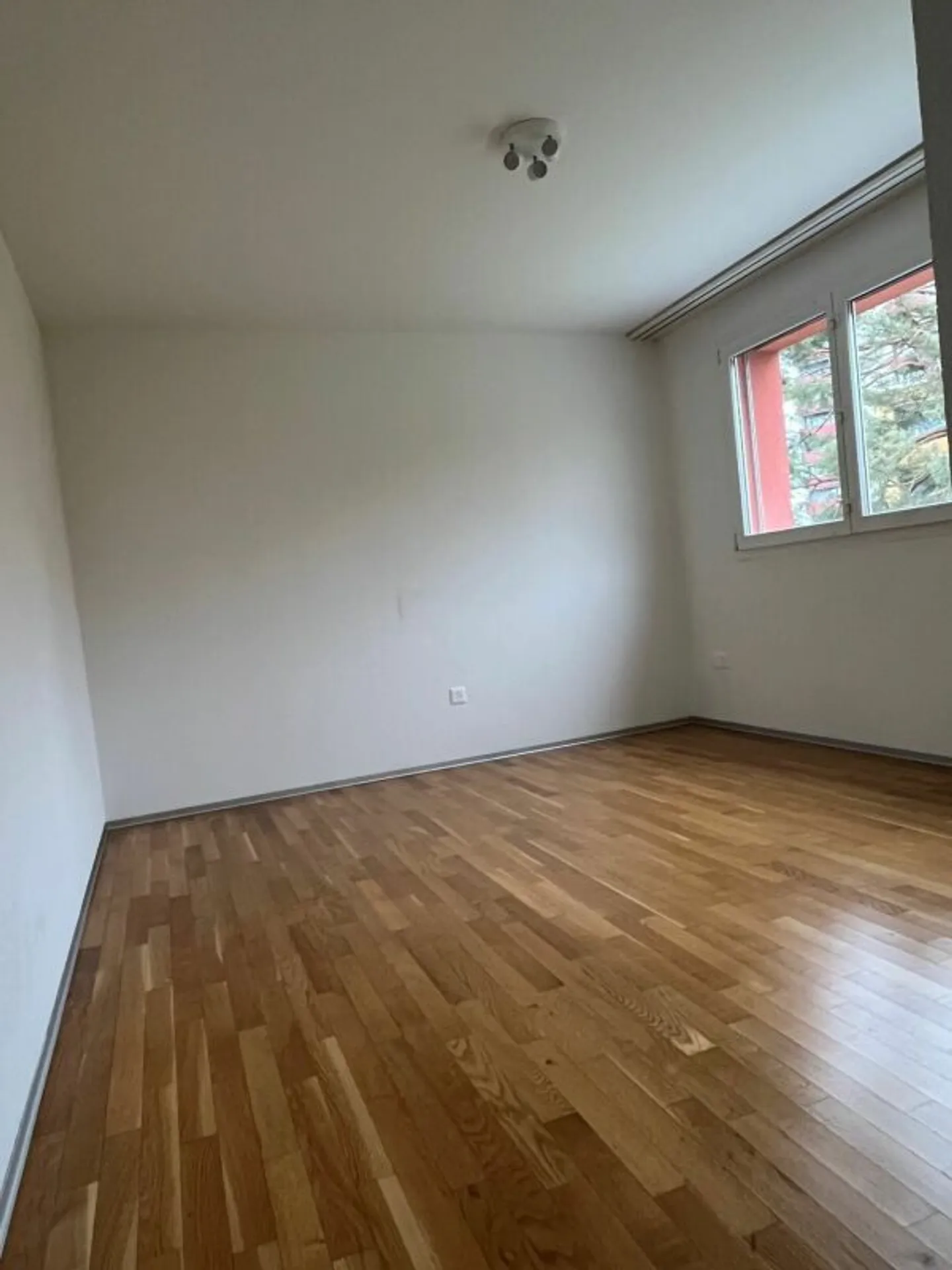 Modern 3.5 room apartment with patio in a good location - Photo 5 of 13