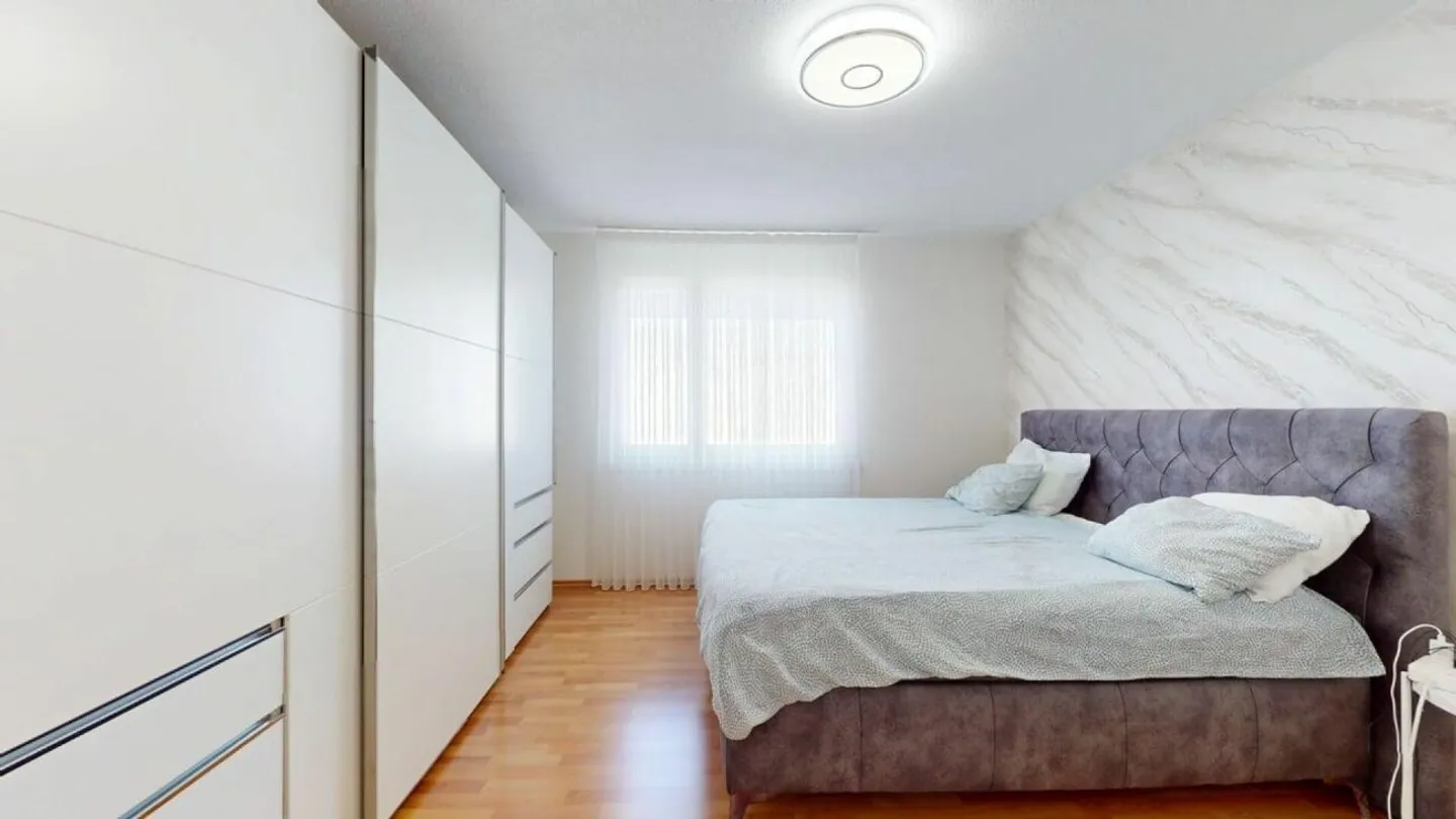 Comfortable Living 4.5 Rooms with Plenty of Space and Peace - Photo 7 of 12