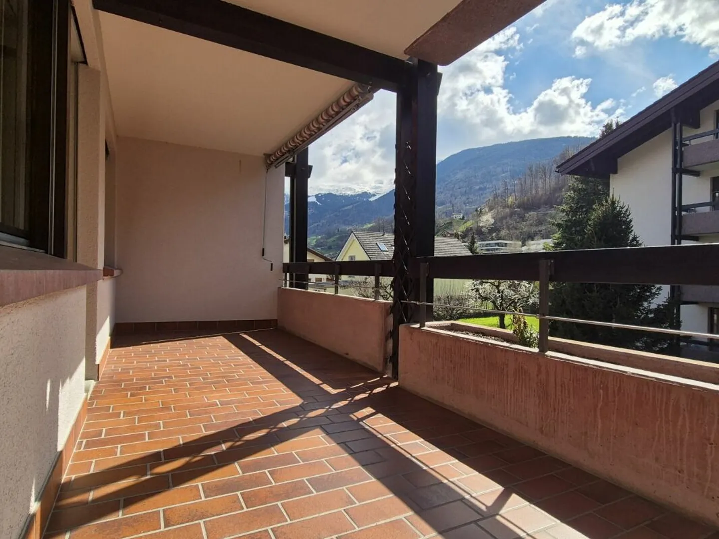 Cozy Apartment with Mountain View - Photo 10 of 11