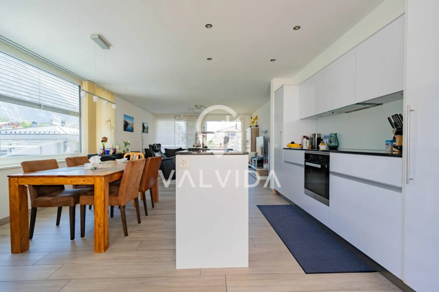 Moderne 5.5-Zimmerwohnung mit Wintergarten und hochwertiger Ausstattung - Foto 2 von 13