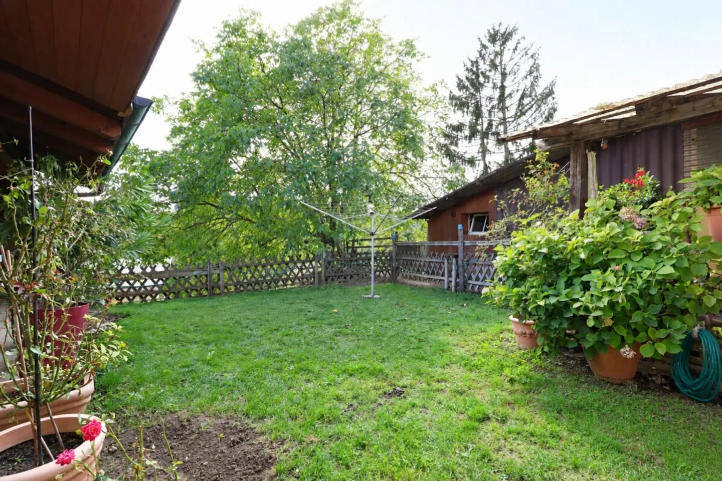 Casa bifamiliare con stalla e terreni agricoli a Wettingen - Foto 10 di 13
