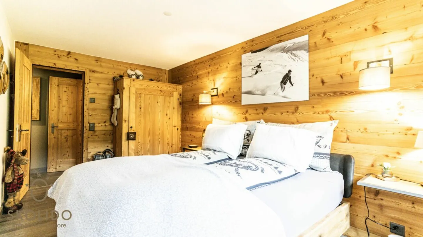 Appartamento ristrutturato di alta qualità nel fascino alpino in una posizione centrale - Foto 8 di 13