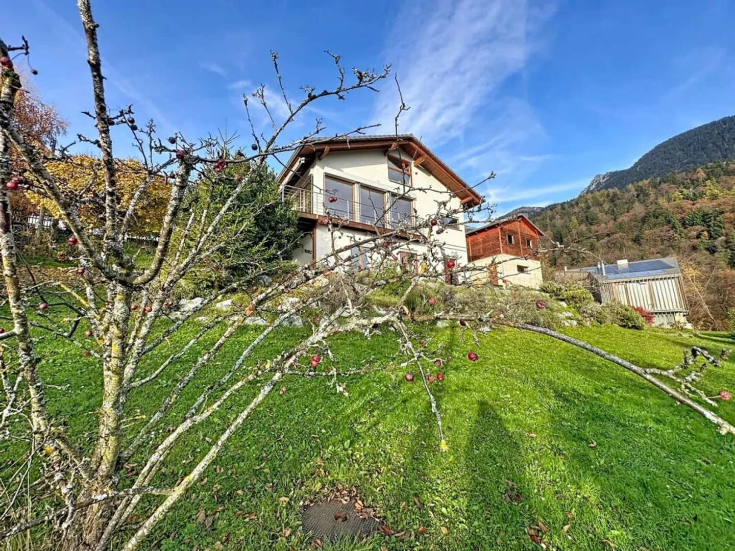 Magnificent architect-designed villa with stunning panoramic views of the plain - Photo 1 of 13