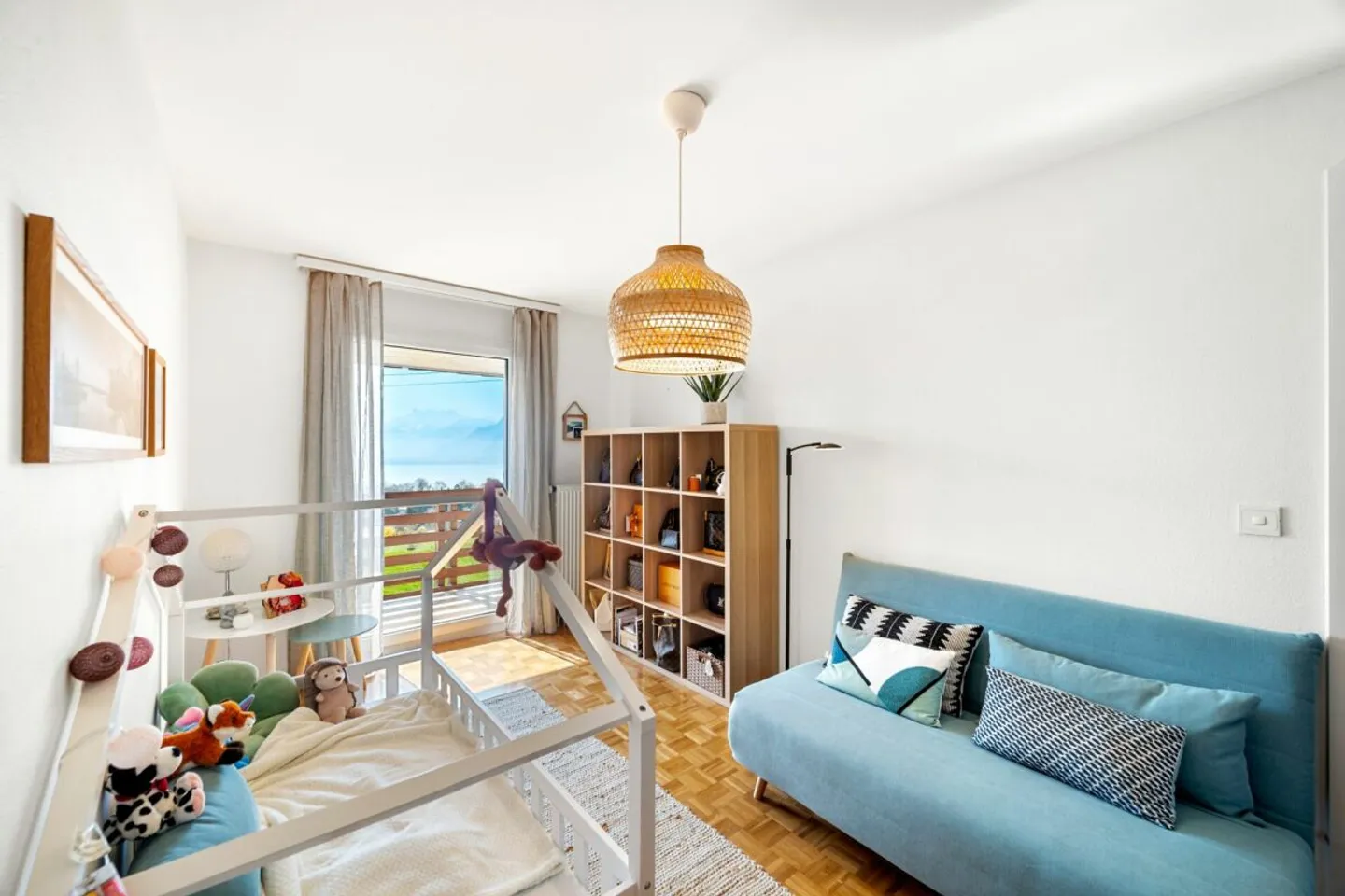 5.5-room villa with stunning lake view - Photo 8 of 10