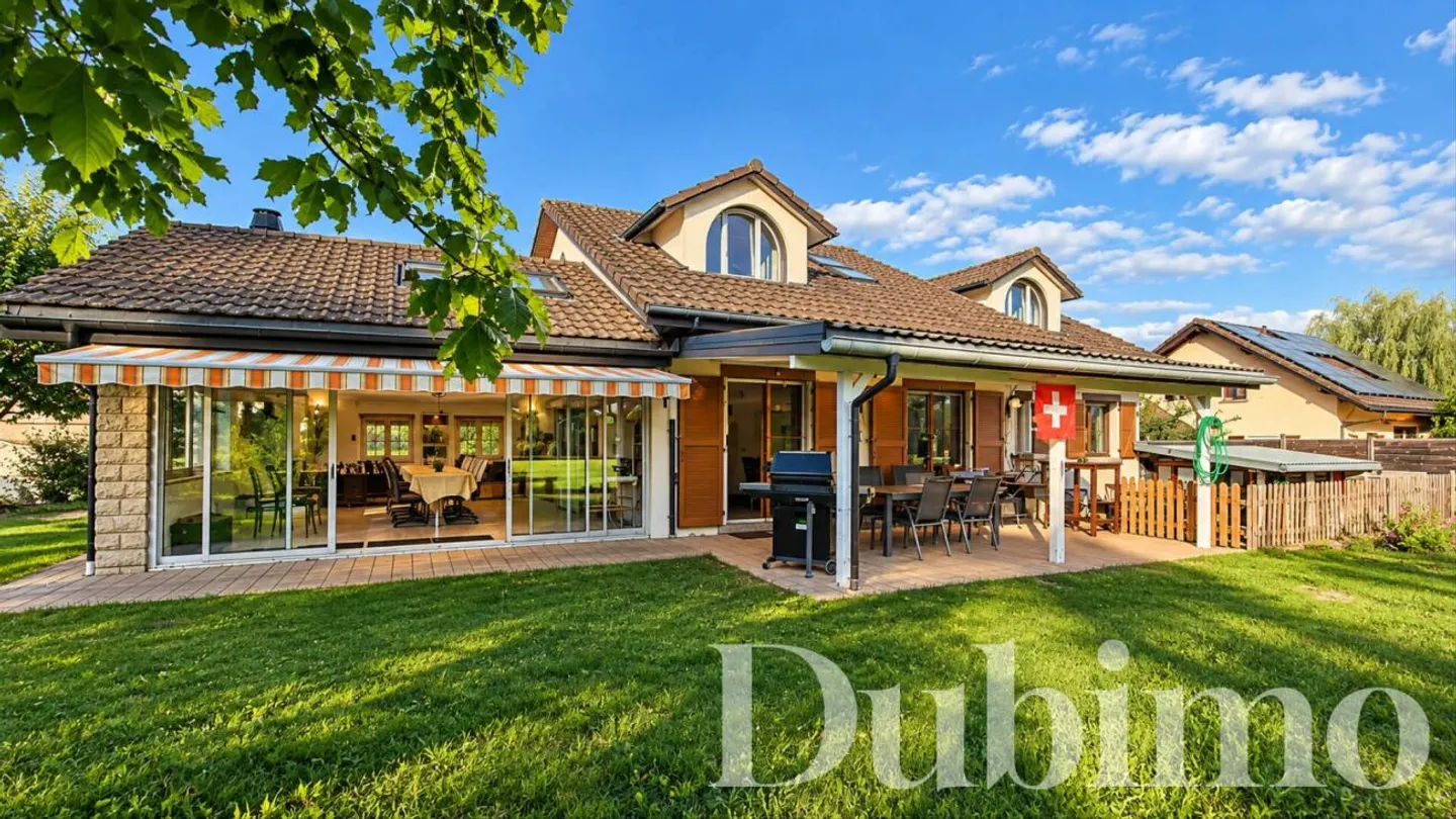MAISON FAMILIALE DE 8.5 PIÈCES AVEC GRAND JARDIN À COTTENS - Foto 1 von 13
