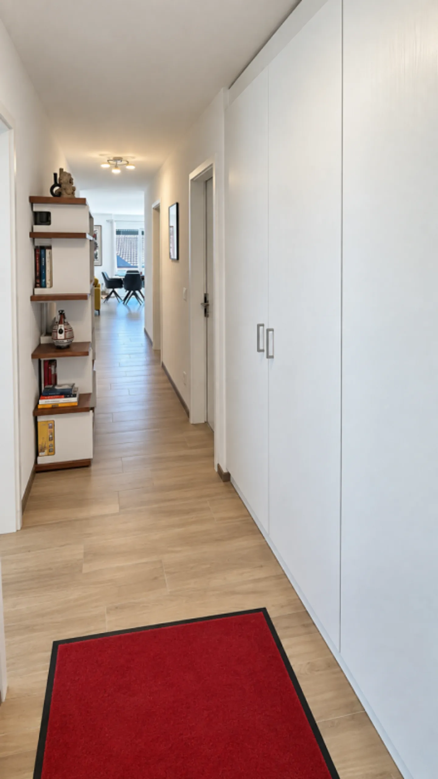 4,5-Zimmer-Wohnung, wie neu, Baujahr 2023 und 2 Parkplätze - Foto 9 von 13