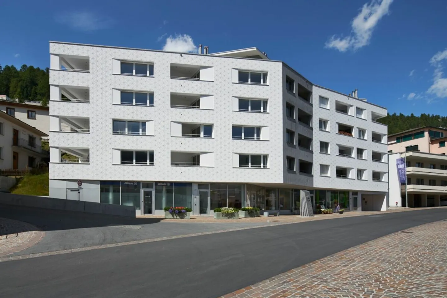 Large First Apartment in Central St. Moritz - Bad - Photo 1 of 12