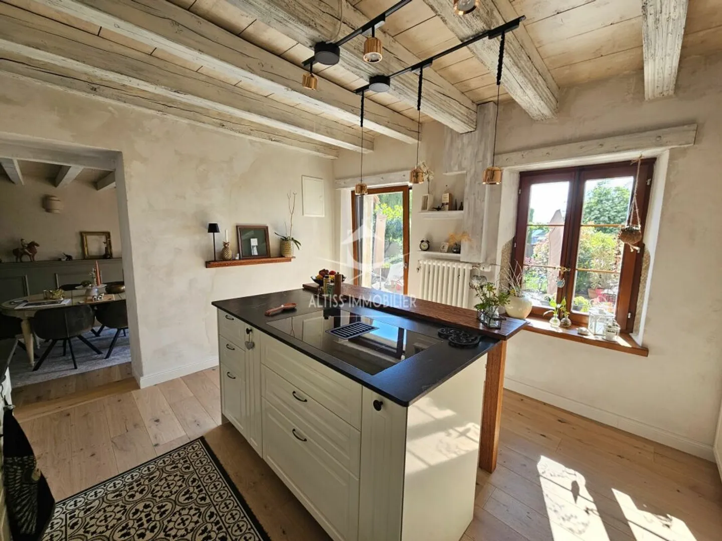Charming fully renovated house - Photo 5 of 13