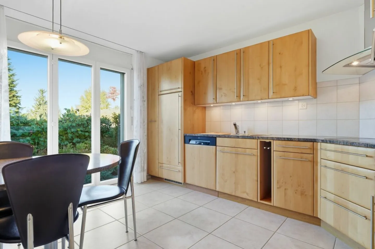Well-maintained 5.5 room single-family house with dream garden in Rünenberg - Photo 3 of 13