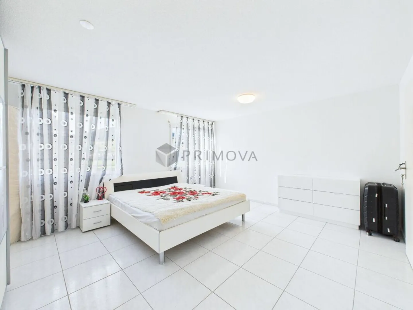 Godere di un ampio spazio abitativo con balcone e disposizione ideale - Foto 10 di 13