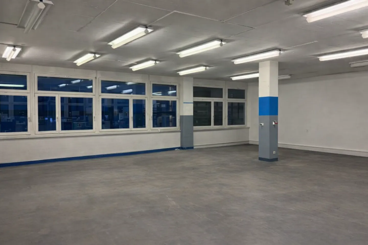 Vielseitige Gewerbefläche in Dübendorf - Foto 2 von 5