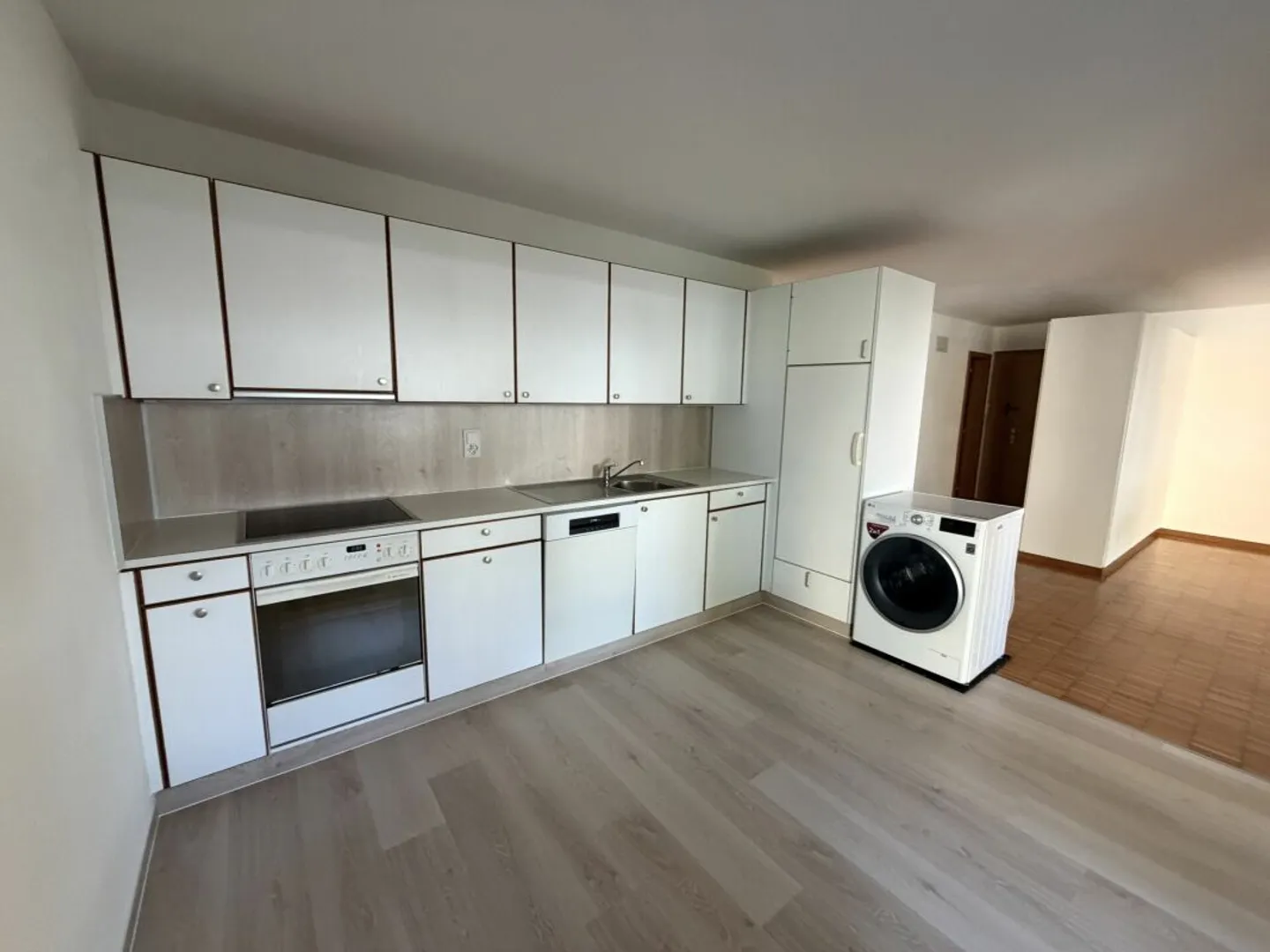 Cozy 3.5-room ground floor apartment with two balconies in a central location - Photo 6 of 13