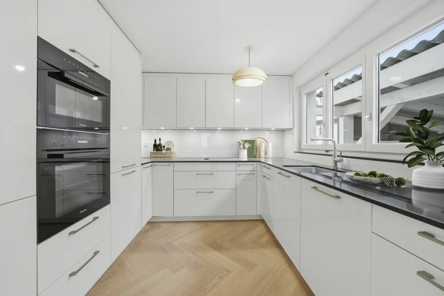 Stilvolles Wohnen mit Garten -  komplett renoviertes  Doppeleinfamilienhaus in Bürglen - Photo 6 sur 13