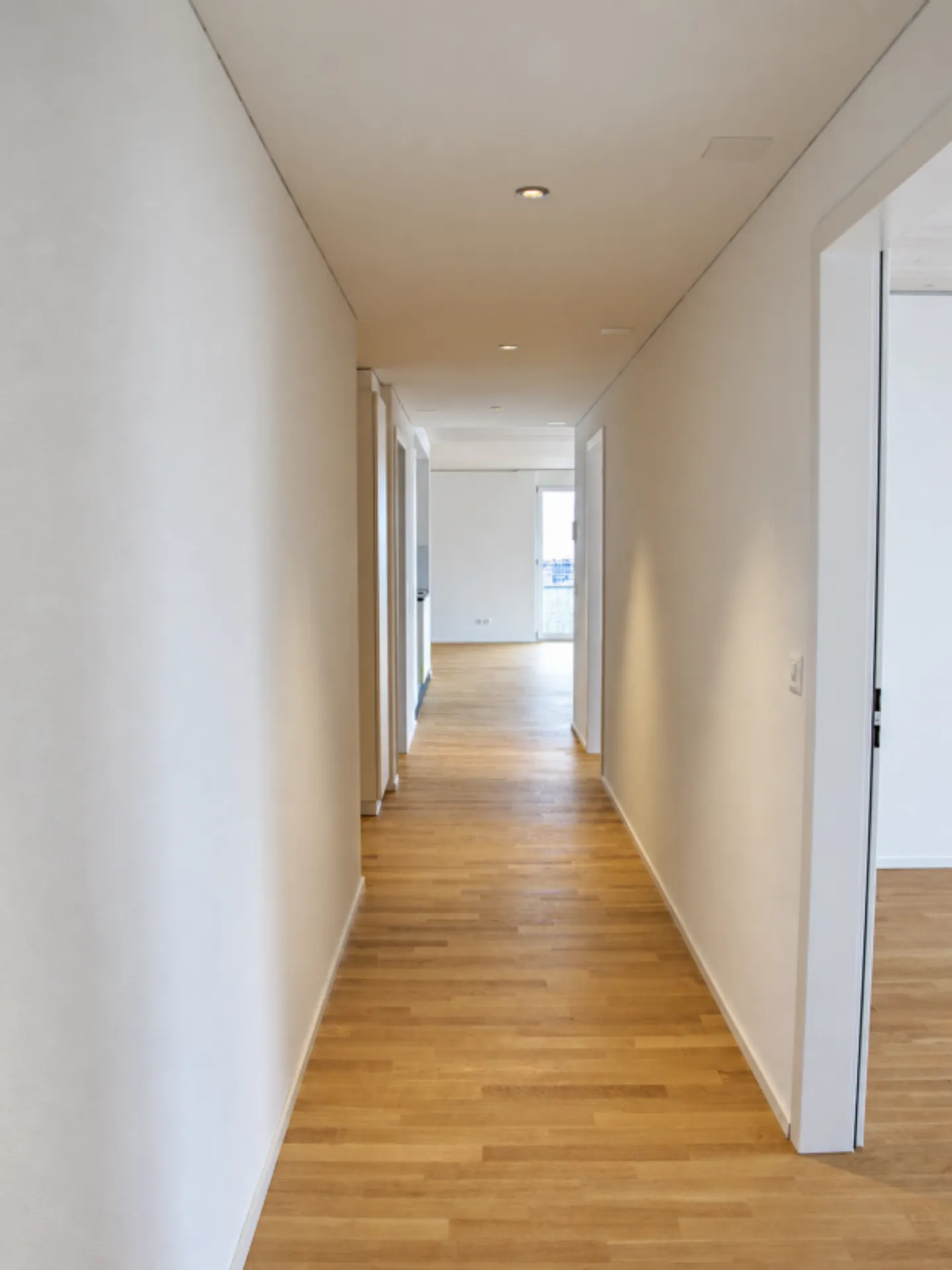 Modern apartment with breathtaking views - Photo 3 of 12