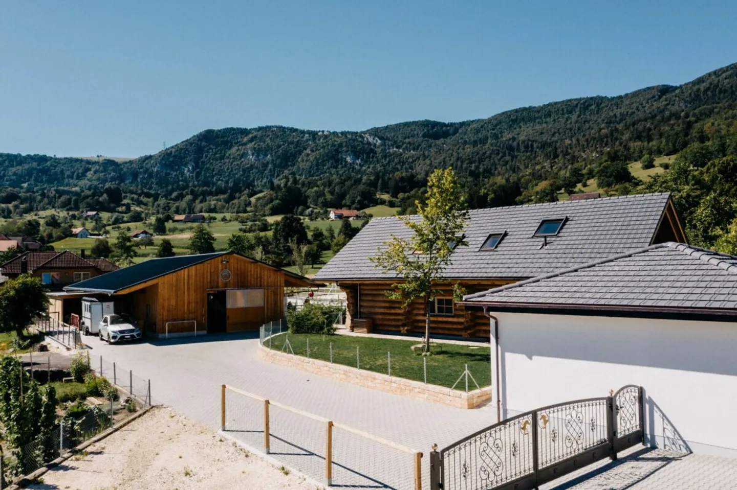 Quality of Life for You and Your Horses at the Foot of the Jura - Photo 2 of 6