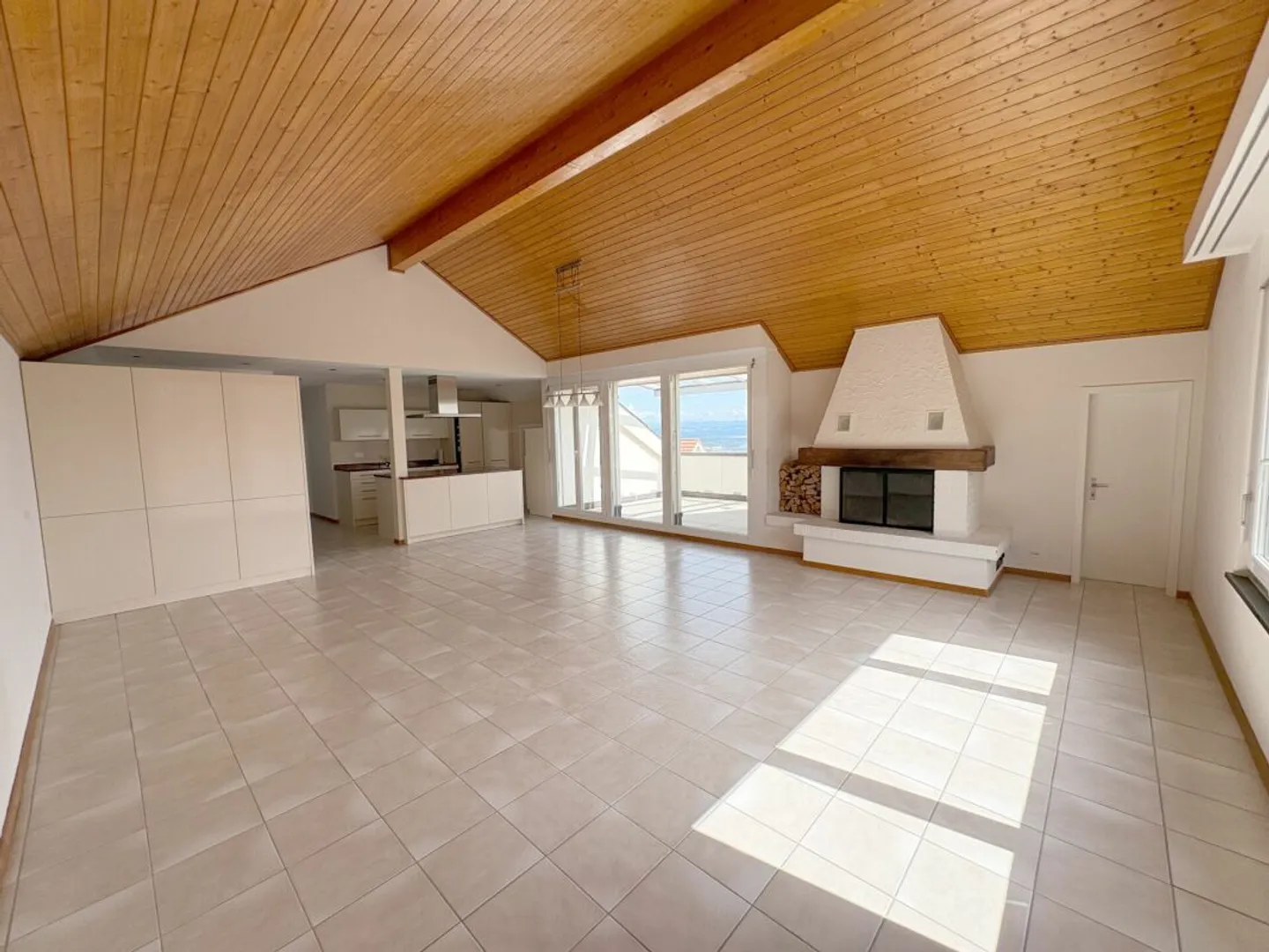 Appartamento 4,5 locali con vista mozzafiato e 170 m² di superficie utile - Foto 2 di 10