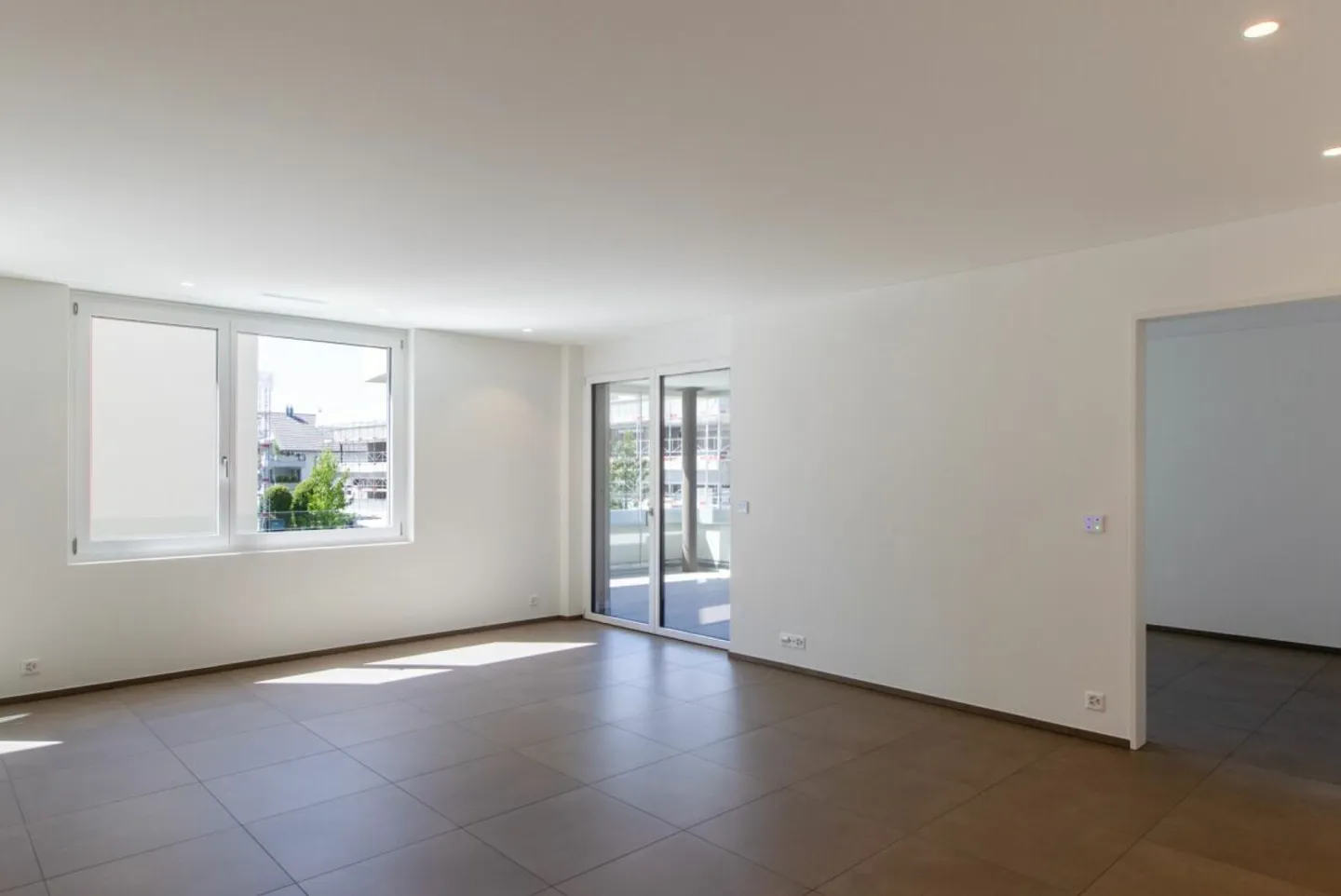 FELDPARK | Exclusive 3.5-room apartment in owner-occupied standard in a central location in Lachen SZ - Photo 4 of 13