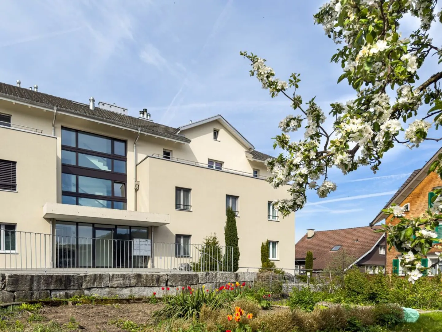 Moderne Dachwohnung mit grosser Terrasse - Foto 1 von 13