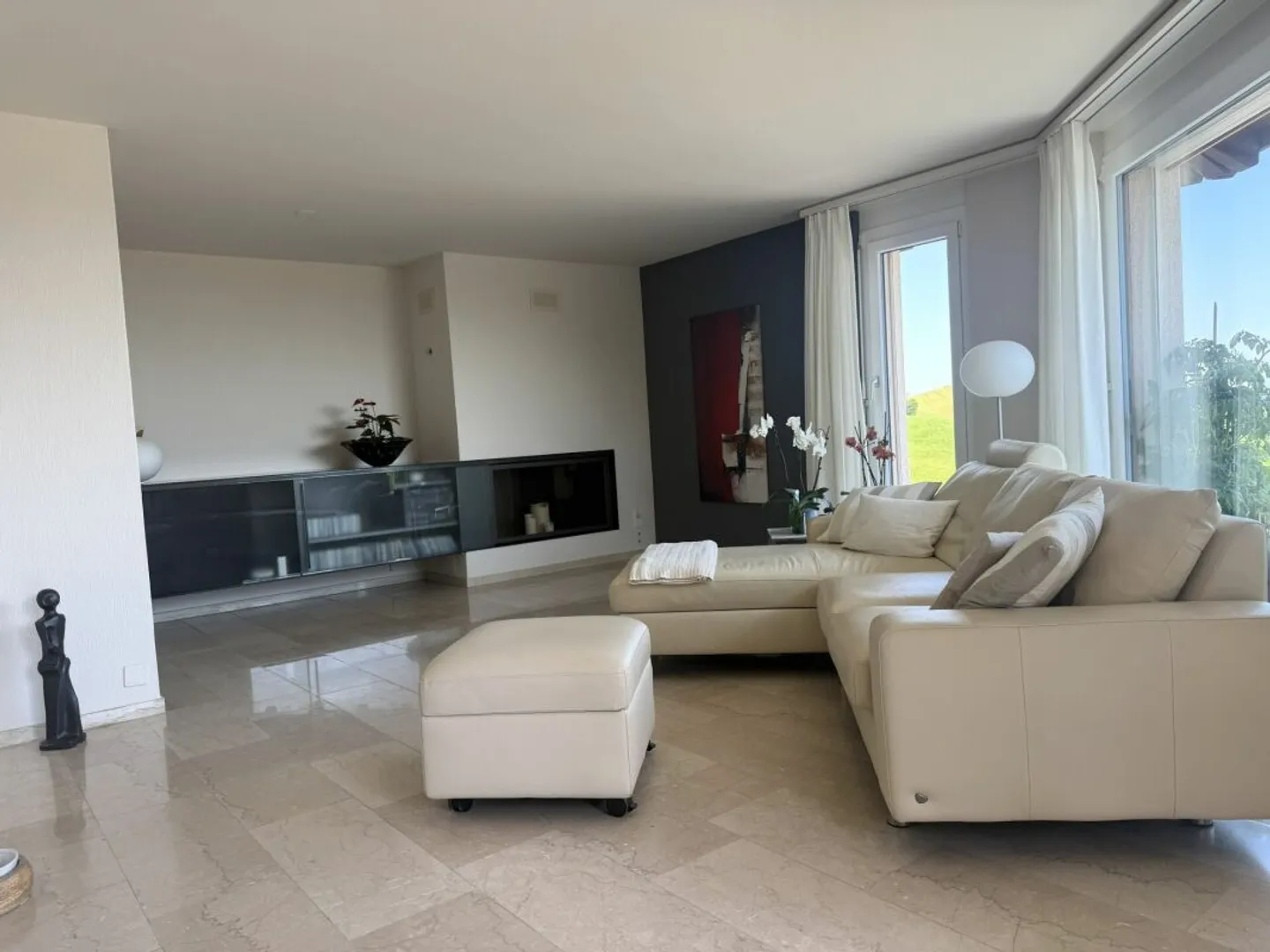 3,5 Zimmer Terrassenhaus in ruhiger, sonniger Lage mit unverbaubarer Weitsicht auf den Zürichsee und in die Alpen - Photo 1 of 13