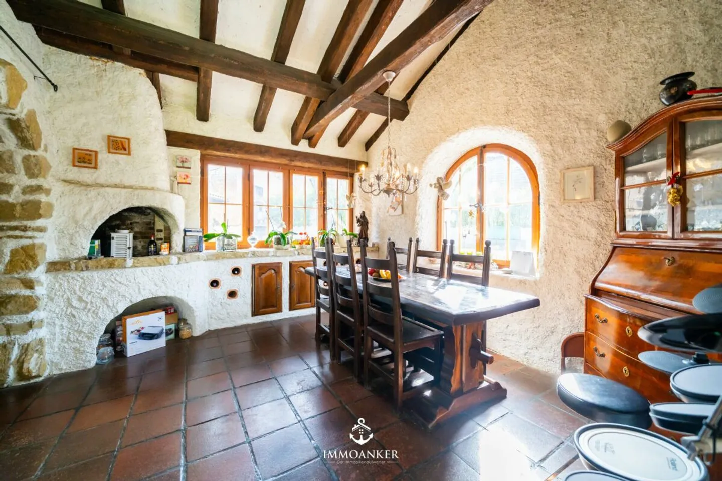 Grosszügiges Einfamilienhaus mit Pool - Foto 8 von 13