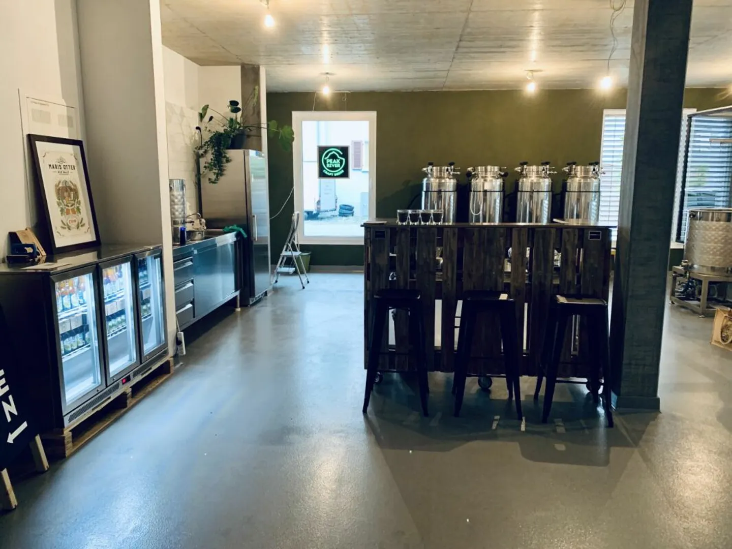 Versatile commercial space in a central location - Photo 2 of 5