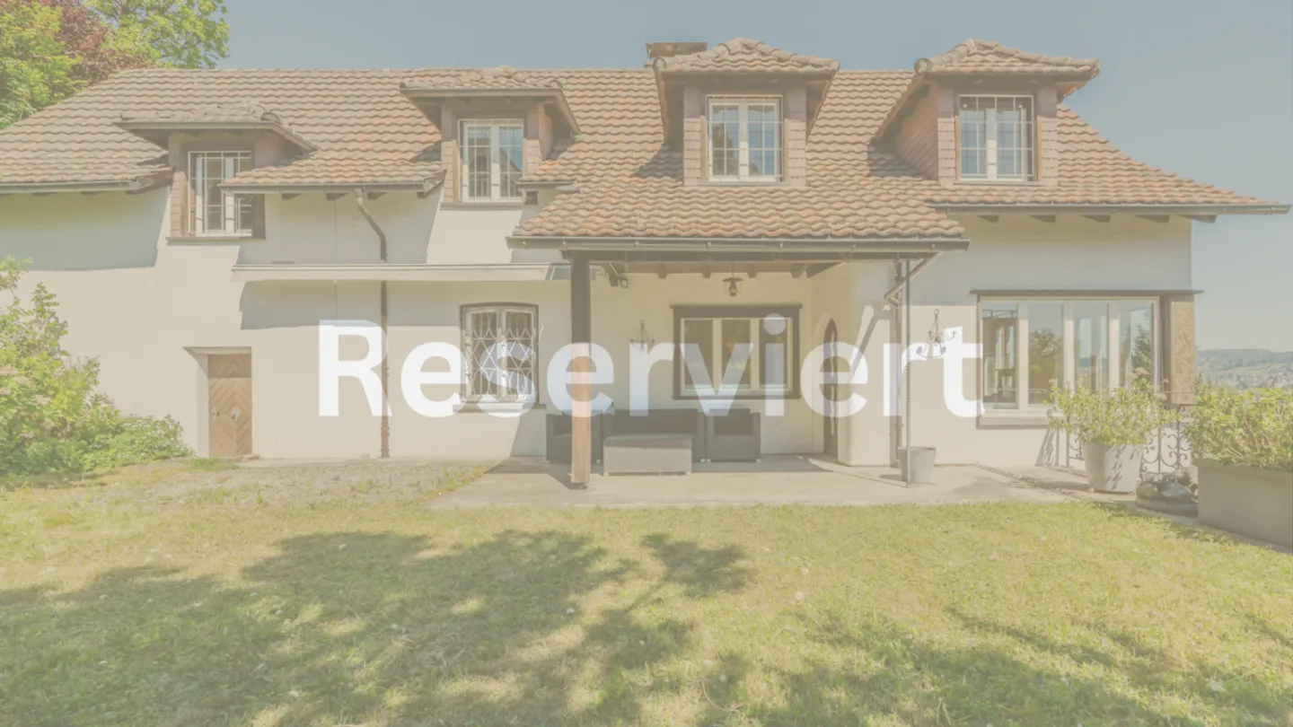 Riservato: Elegante casa unifamiliare indipendente di 6,5 locali con terreno di 981 m², vista lago e potenziale di sviluppo a Oberrieden - Foto 1 di 9