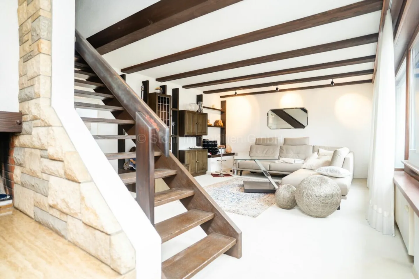 Detached 7-room single-family house with great potential - Photo 4 of 13