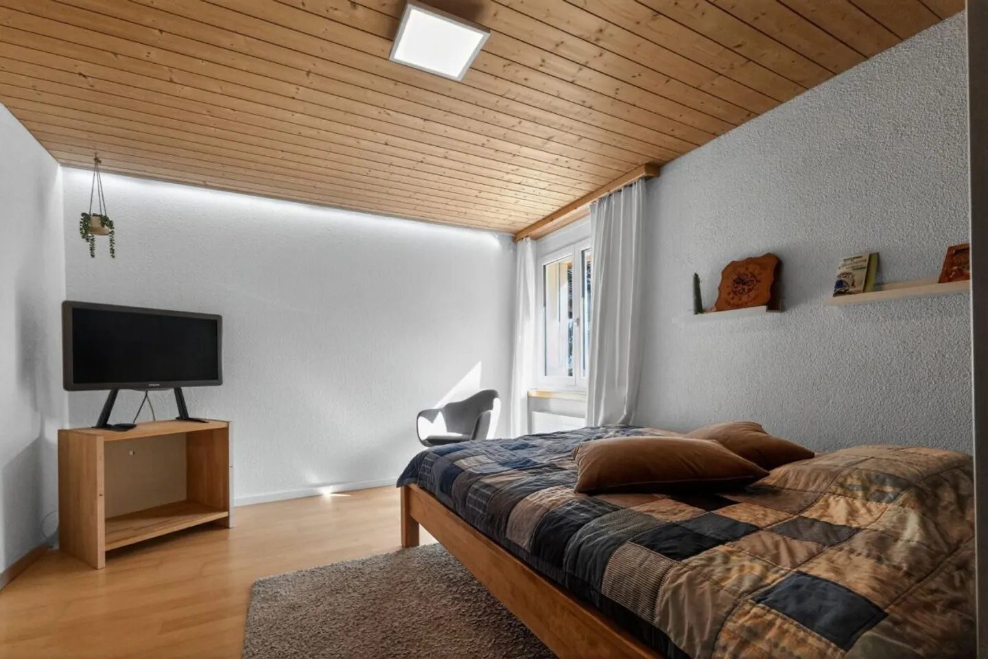 Einfamilienhaus mit Einliegerwohnung an idyllischer Lage mit herrlicher Aussicht - Foto 9 von 12