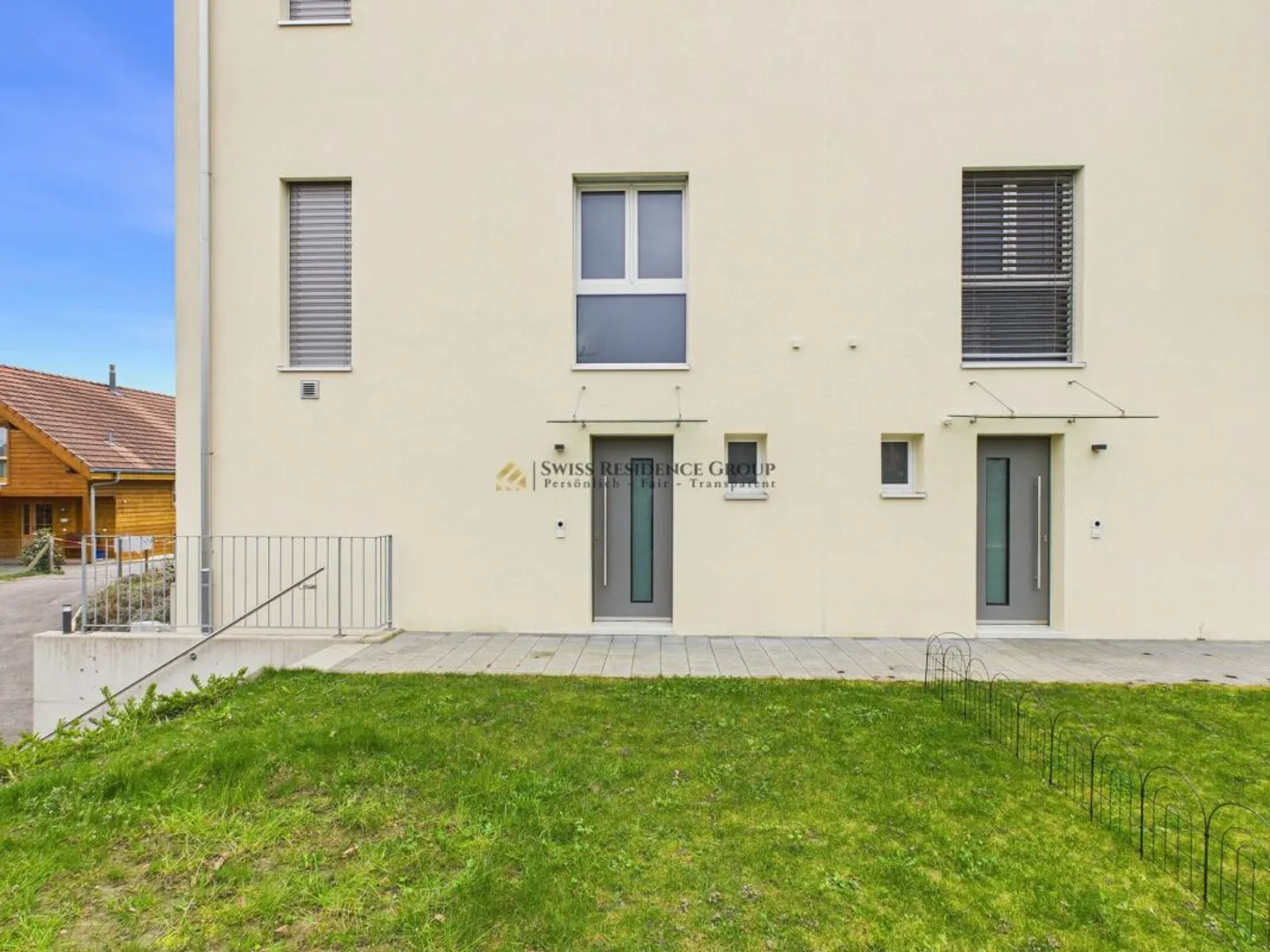 Confort de vie moderne dans la verdure - maison jumelée de haute qualité à Aeschi - Photo 7 sur 13