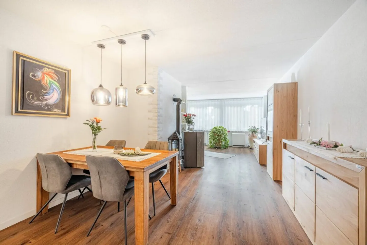 Appartamento 4.5 stanze ristrutturato con stile in una zona residenziale tranquilla di Uzwil - Foto 3 di 11