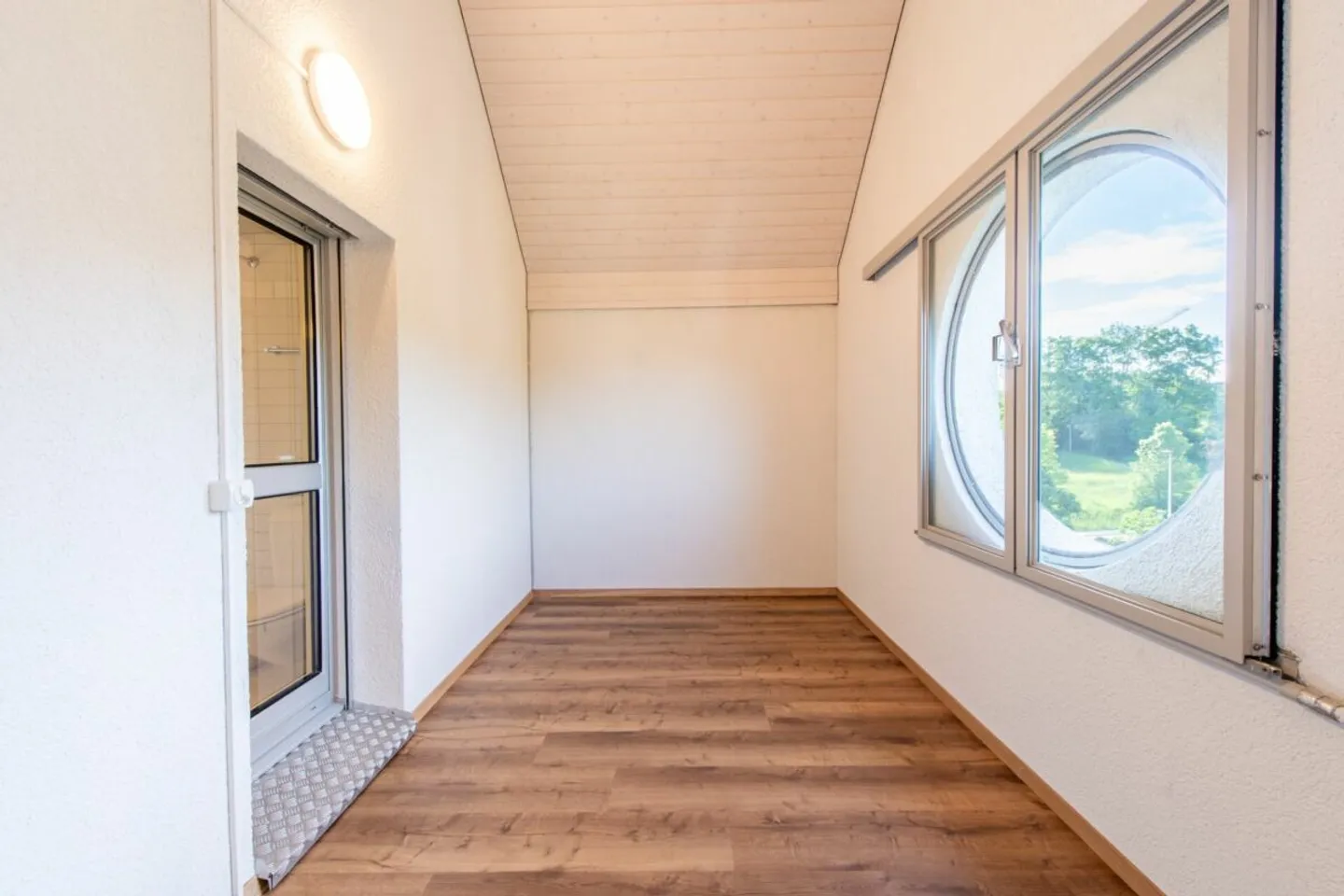 Centrale e tranquilla: Luminoso appartamento duplex di 3,5 locali con veranda e balcone - Foto 1 di 1