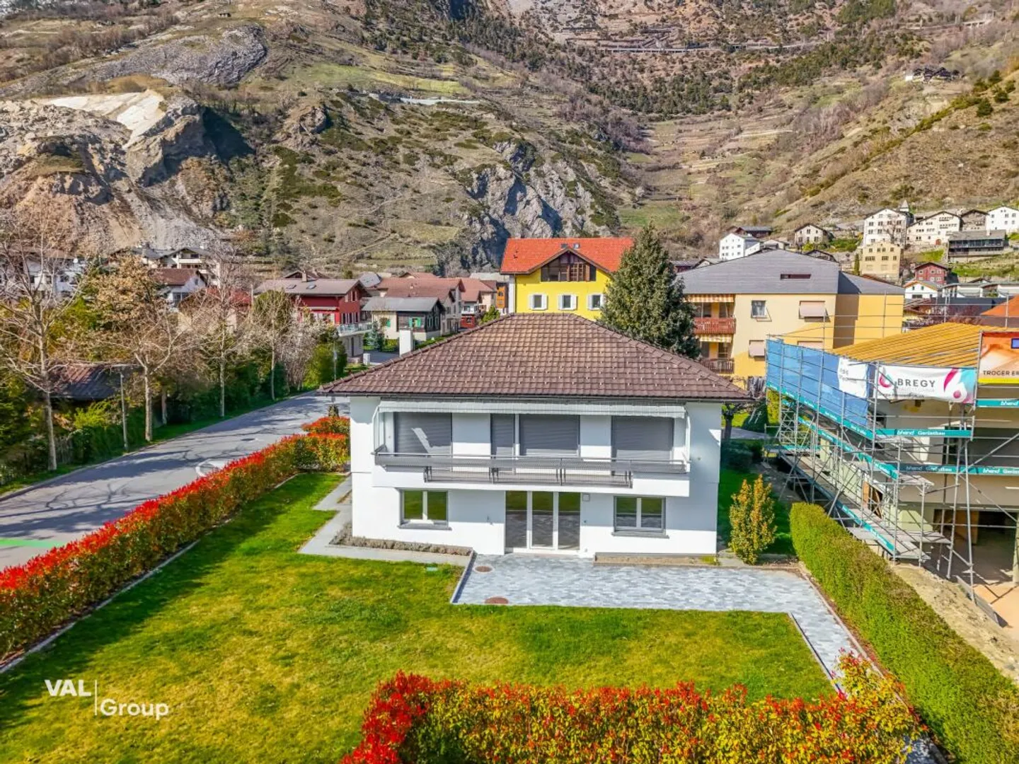 Spacious 5.5-room single-family house in Raron - plenty of space, garden, and sunny location - Photo 1 of 13