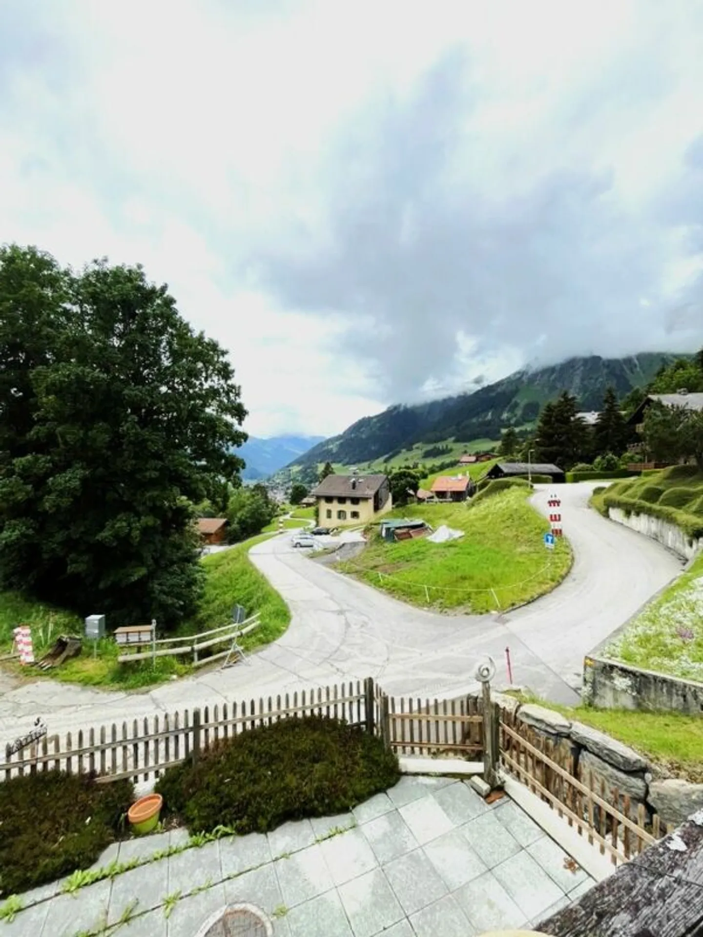 Grand chalet de 7 pièces avec appartement et vue magnifique à Château-d'Oex VD - Photo 9 sur 13