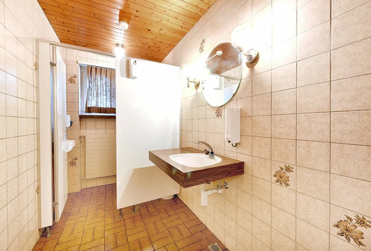 Charmant immeuble résidentiel et commercial avec potentiel - Photo 5 sur 13