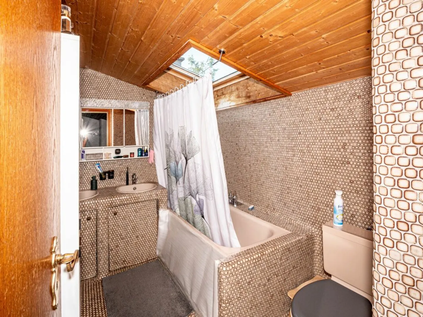 Maison jumelée charmante avec potentiel - Photo 5 sur 9