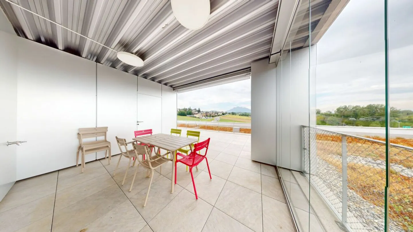 160 m² Success Location - Representative Commercial Space in Prime Location - Photo 9 of 13