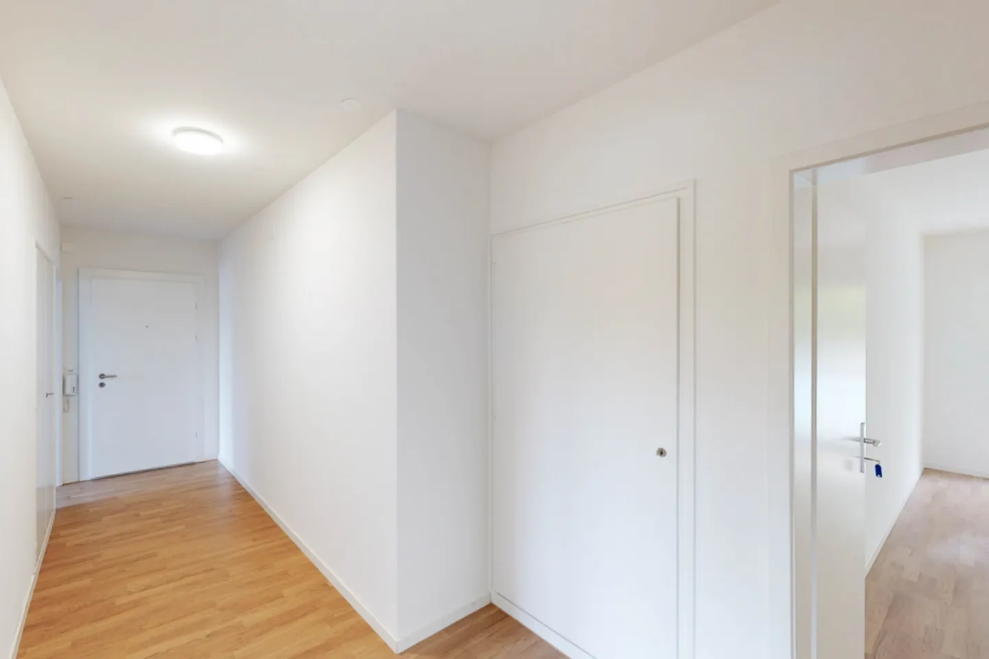 Helle Wohnung mit Waschtrockner - Foto 7 von 11